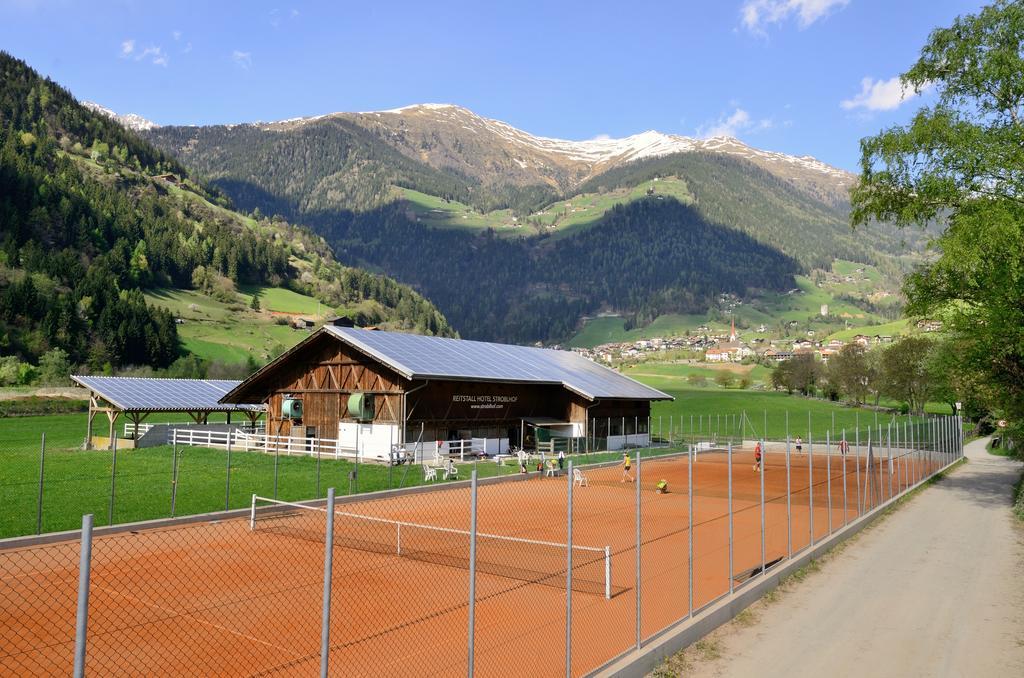 Stroblhof Active Family Spa Resort San Leonardo in Passiria Exterior foto